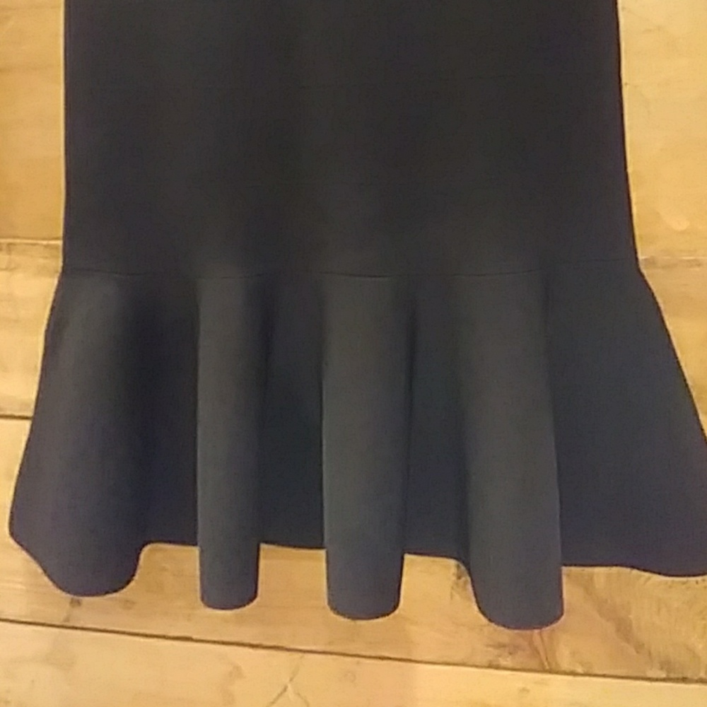 Girls gorgeous black dress by GUESS - Picture 2 of 4